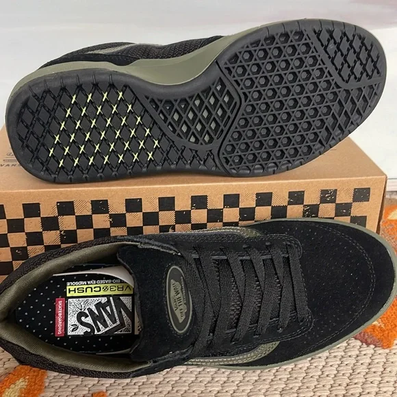 Vans WMNS Zahba
Fatigue/Black
VN0007QQFTB
SNEAKERS - Picture 4 of 16